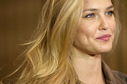 Bar Refaeli, sexy sposa per il migliore amico 15