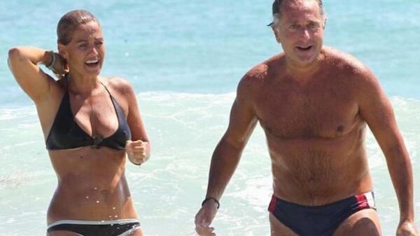 Paolo Bonolis e la foto dello scandalo: "Ma non vi vergognate?"