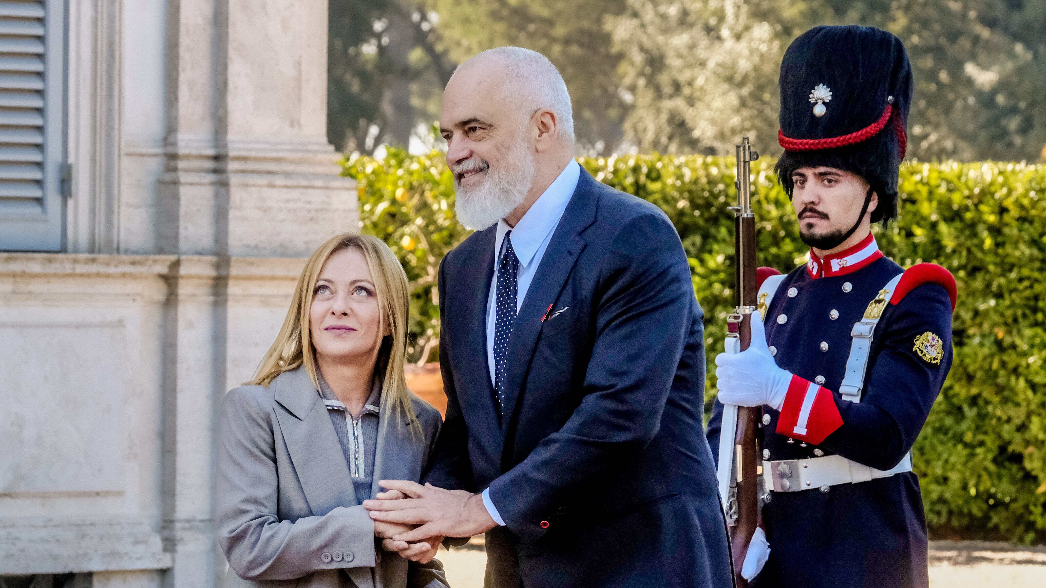Migranti e affari, asse Italia-Albania. Meloni: "I centri funzioneranno"