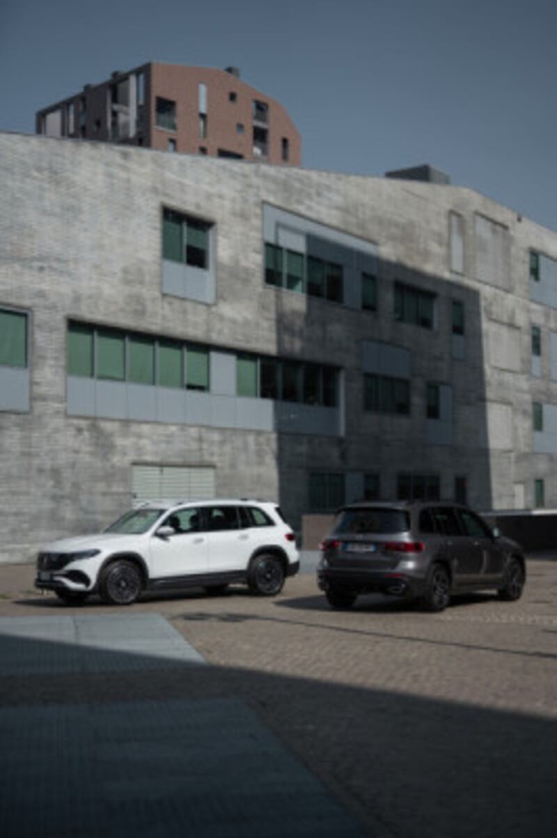 Mercedes-Benz EQB e GLB: guarda la gallery 16