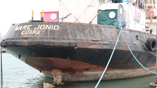 Le foto esclusive della Mare Jonio a Venezia  11