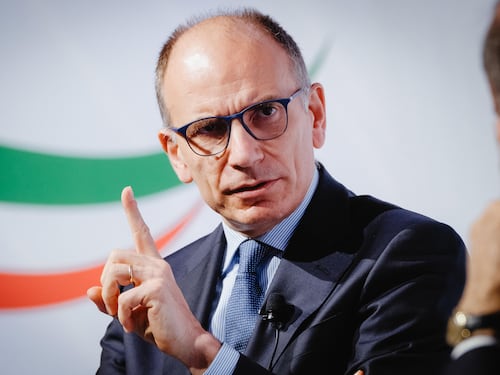 Il centrodestra sfiora il 50%. E la guerra asciuga la sinistra