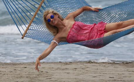 Michelle Hunziker al mare con Aurora prima dei saluti 3