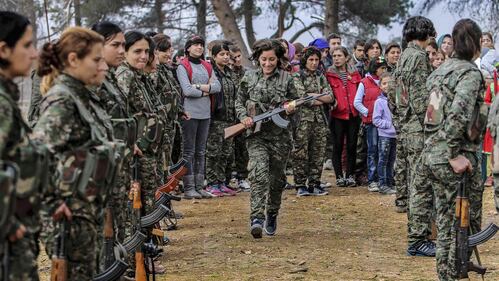 Le combattenti curdi del YPJ 5