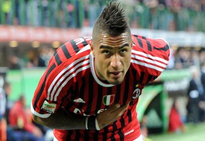 La foto di saluto al Milan è un fake. Il web contro Balo 2