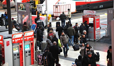 Blitz alla stazione di Bologna: treni in ritardo 8