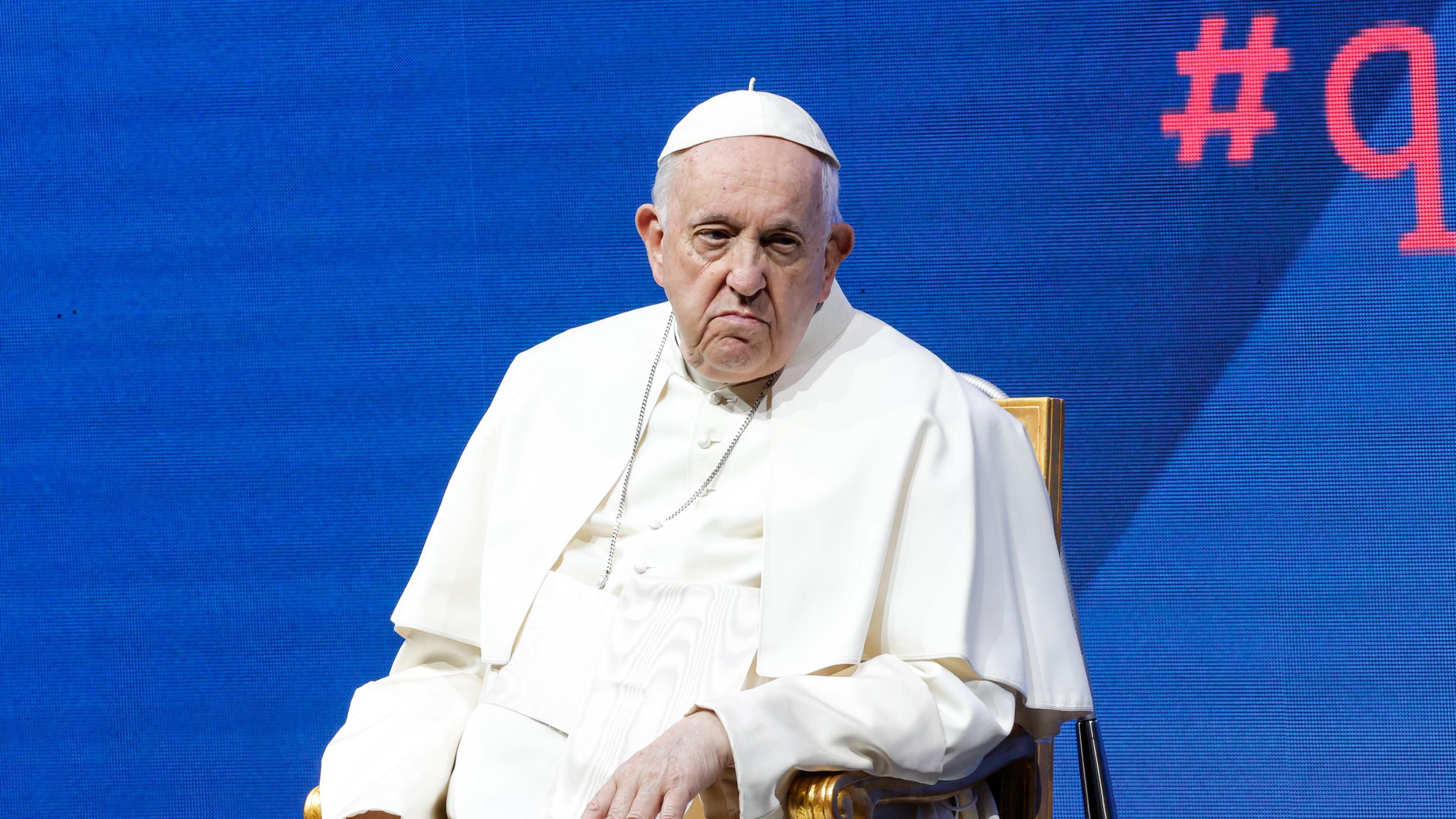Il dolore del Papa: "Scusatemi, sto soffrendo"