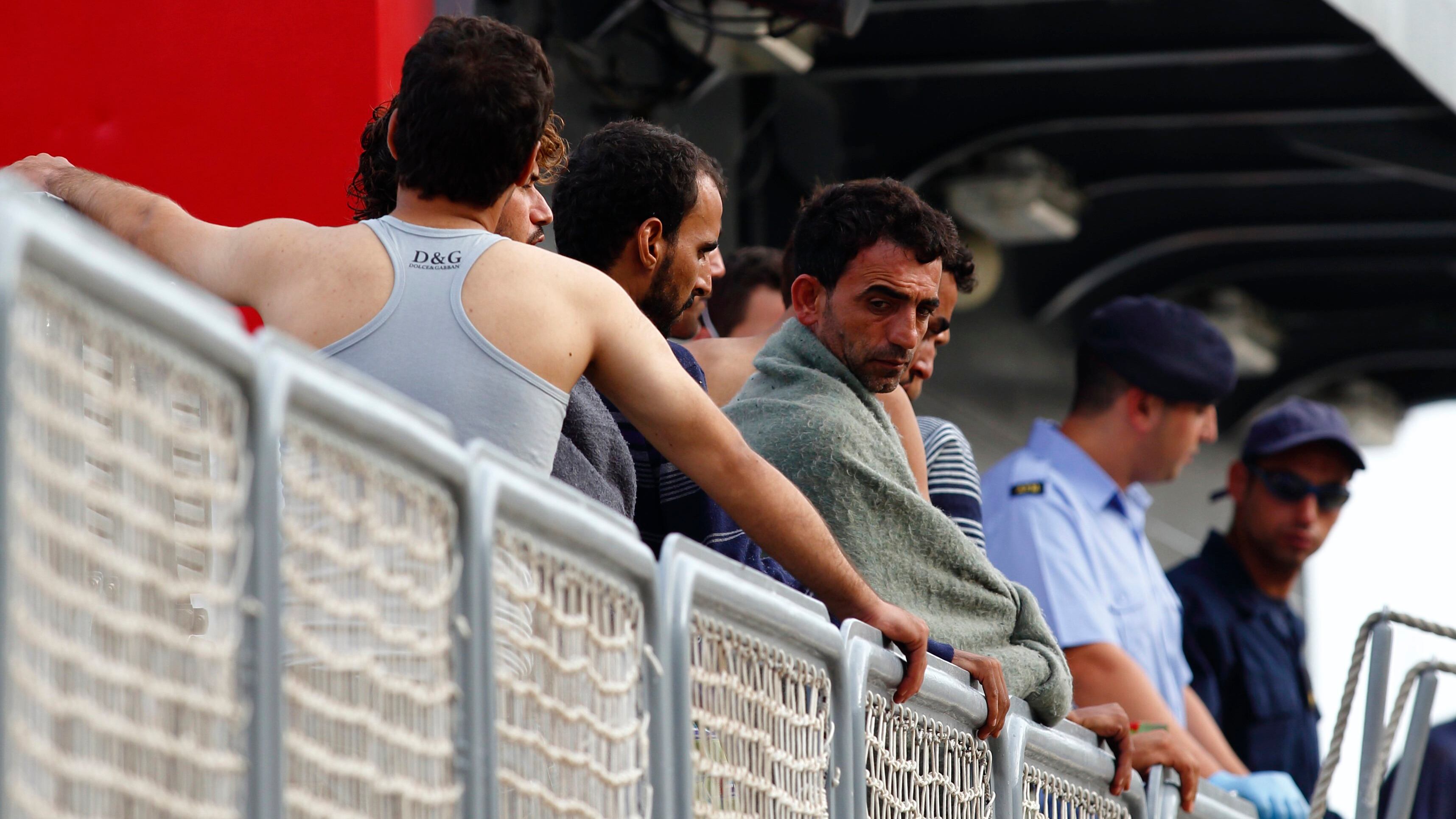 Immigrati, centrodestra furioso: "Buttati 300mila euro al giorno"