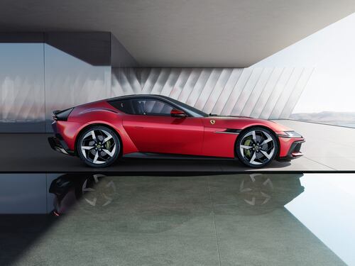 Miami battezza la nuova Ferrari: si chiama 12Cilindri, nel segno della tradizione