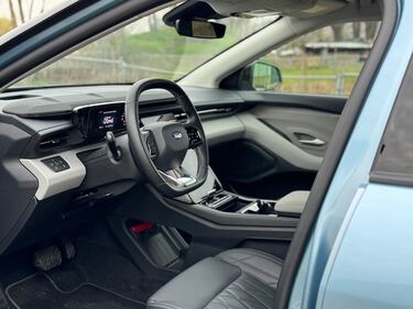 Ford Explorer EV: guarda la gallery del nuovo SUV americano 15