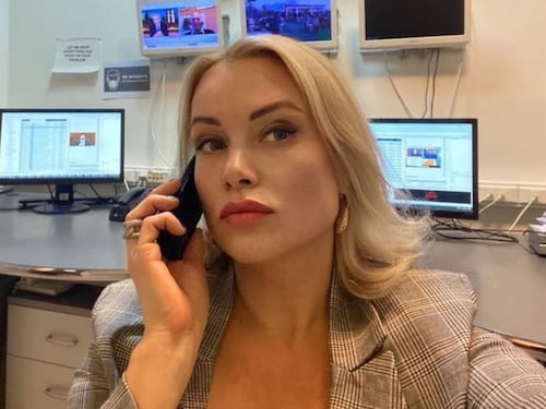 "Pensavano fossi una spia. Ora ho paura". Parla la giornalista tv anti-Putin