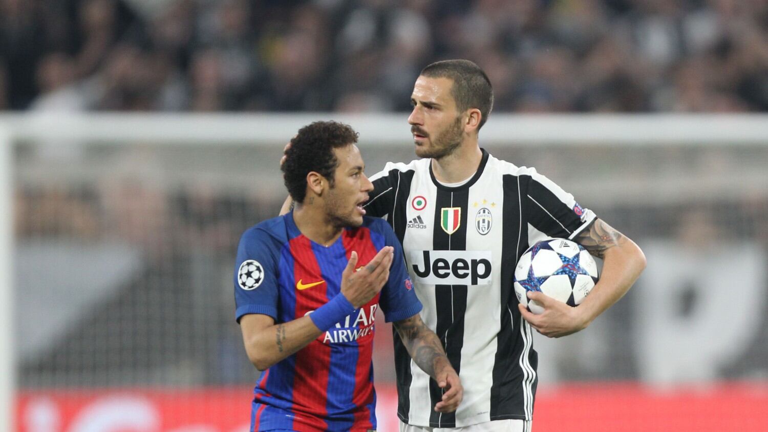 La sorella di Neymar lo consola dopo la sconfitta contro la Juventus
