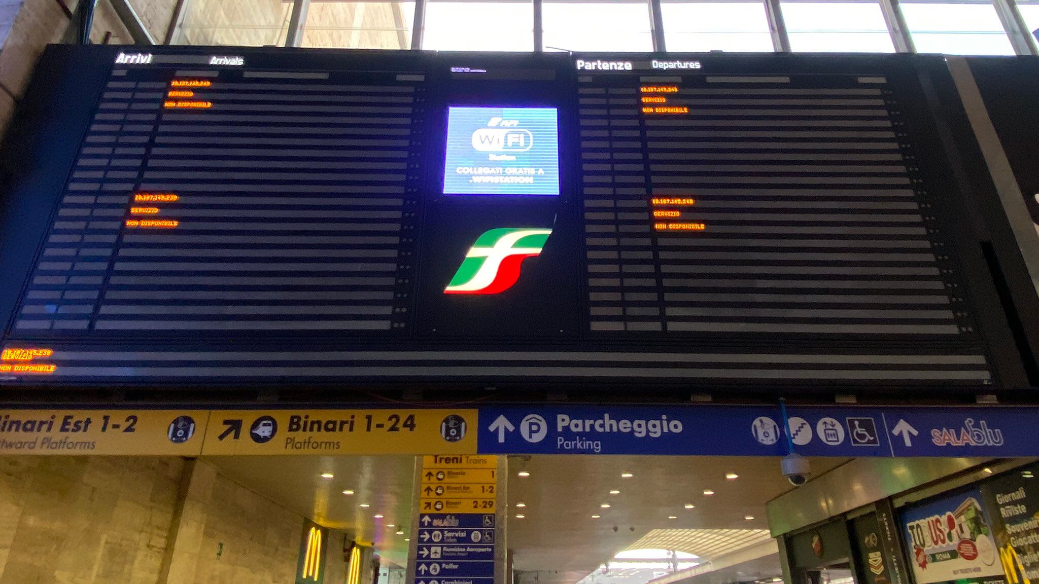 Caos treni a Roma, salta tutto per colpa di un chiodo. Cos'è successo