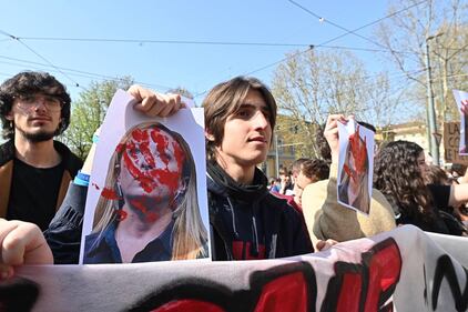Le manifestazioni di antagonisti e studenti in tutta Italia 11