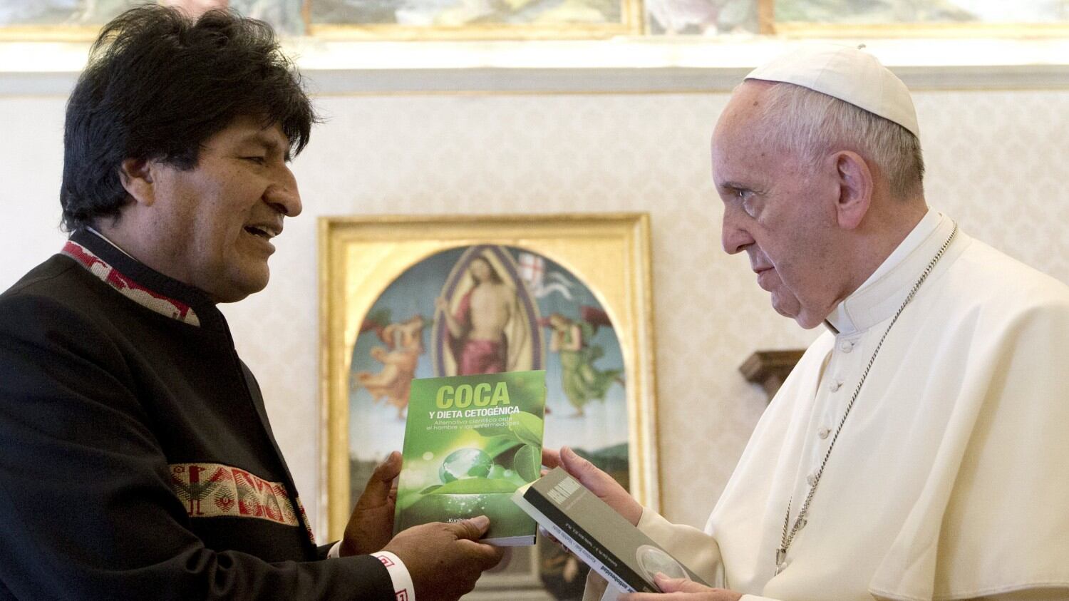 Morales incontra il Papa: "Le consiglio la coca"