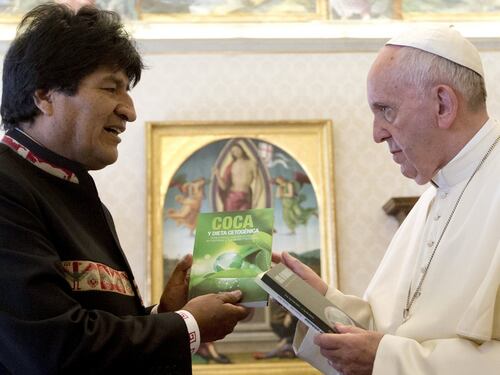 Morales incontra il Papa: "Le consiglio la coca"