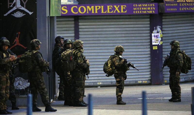 Parigi, blitz delle forze armate  5