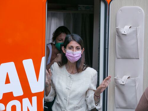 L'ira 5s contro la Raggi: gli attacchi nella chat