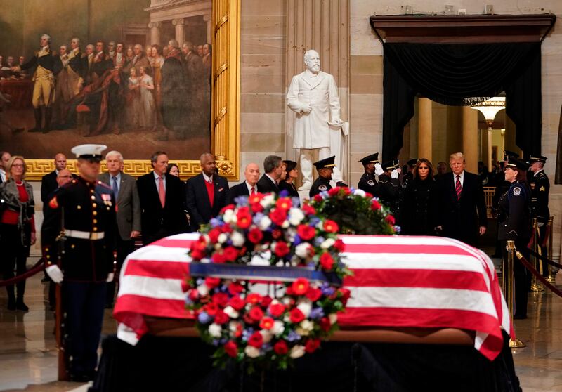 Trump rende omaggio a Bush 11