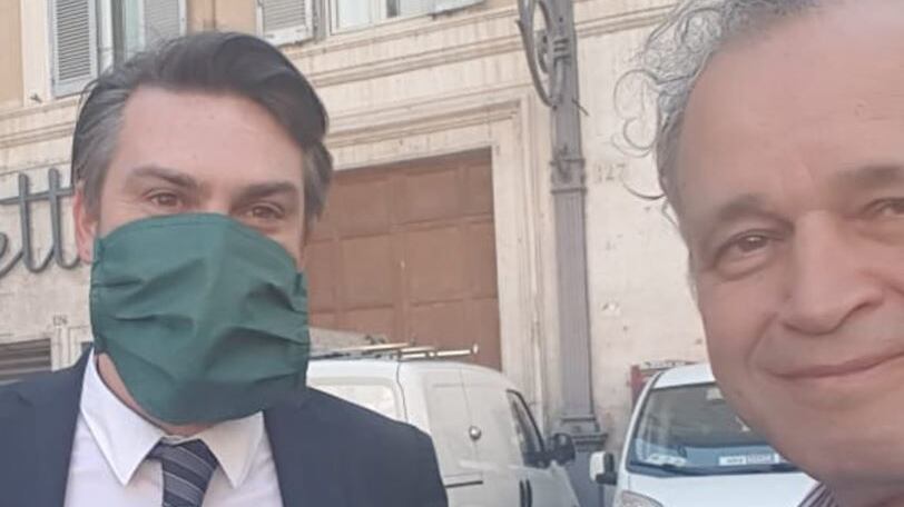 Mentana contro il grillino Ricciardi: "Direi che è un co..."