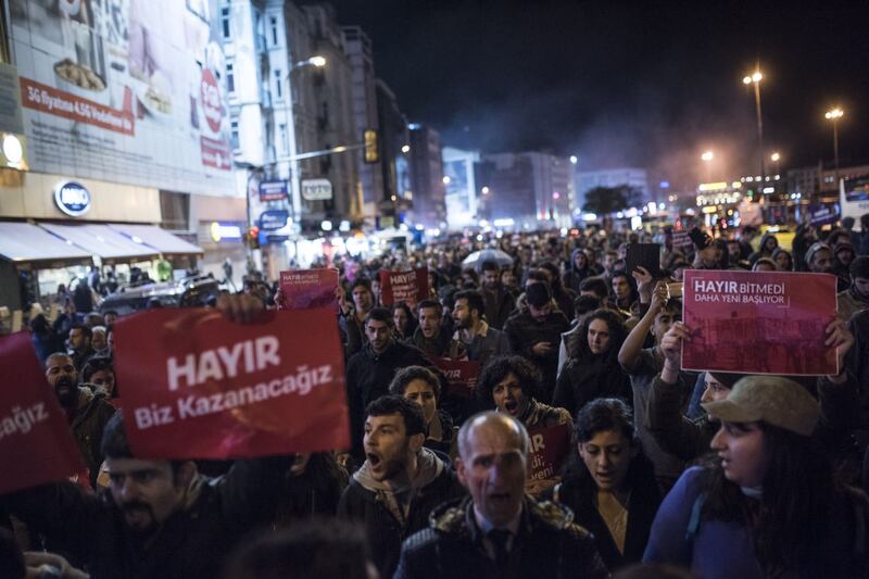 Le proteste nel bastione laico di Istanbul 5