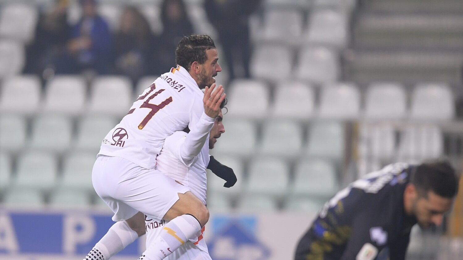 La Roma batte 2-0 il Parma e si regala la Juventus nei quarti di Coppa Italia