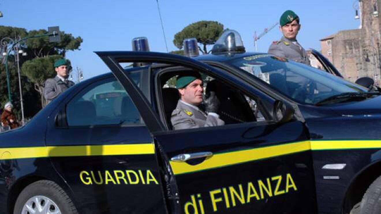 Sanità e forniture Covid nel mirino della mafia. E spunta il sexy ricatto
