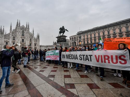 Nuove regole, pioggia e pochi a manifestare. È la resa dei "No pass"