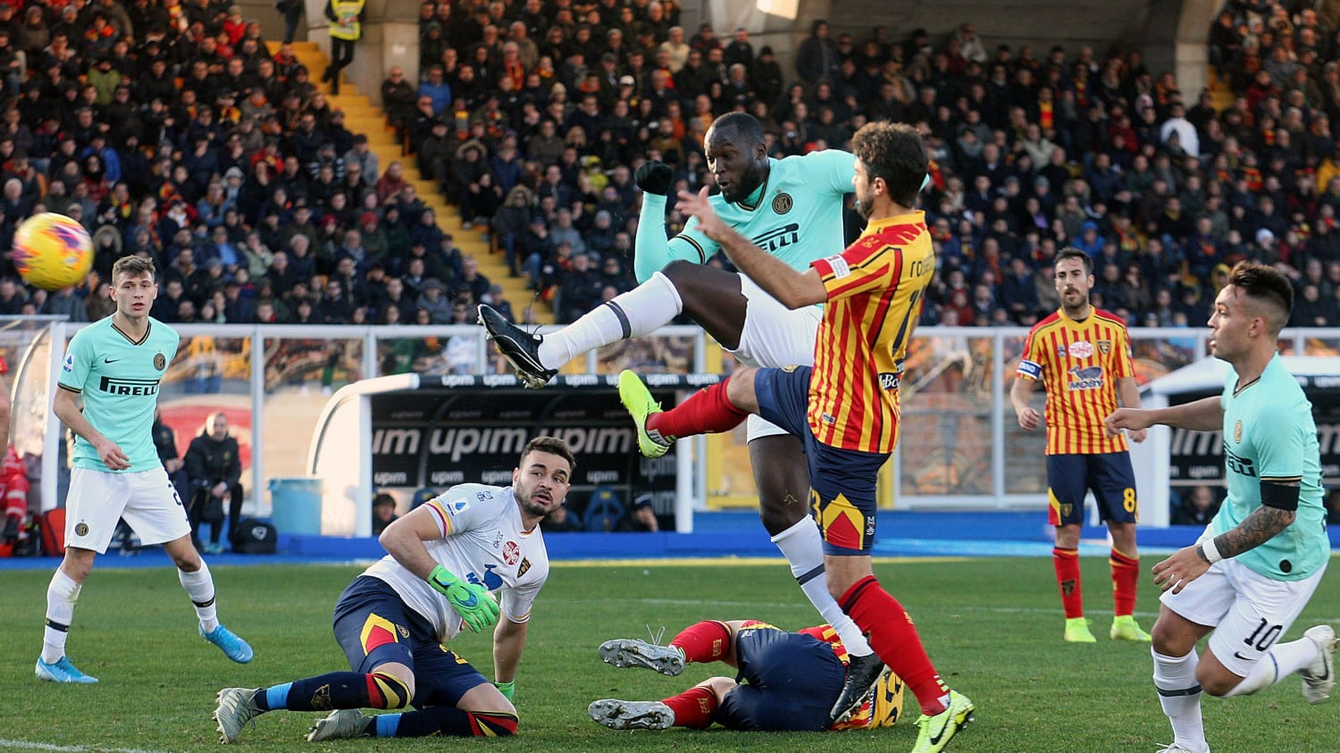 L'Inter sbatte sul Lecce: finisce 1-1. La Juventus può scappare via