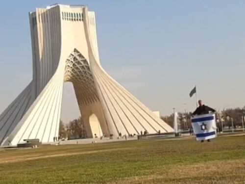 Cosa si nasconde dietro la bandiera israeliana che sventola nel cuore di Teheran