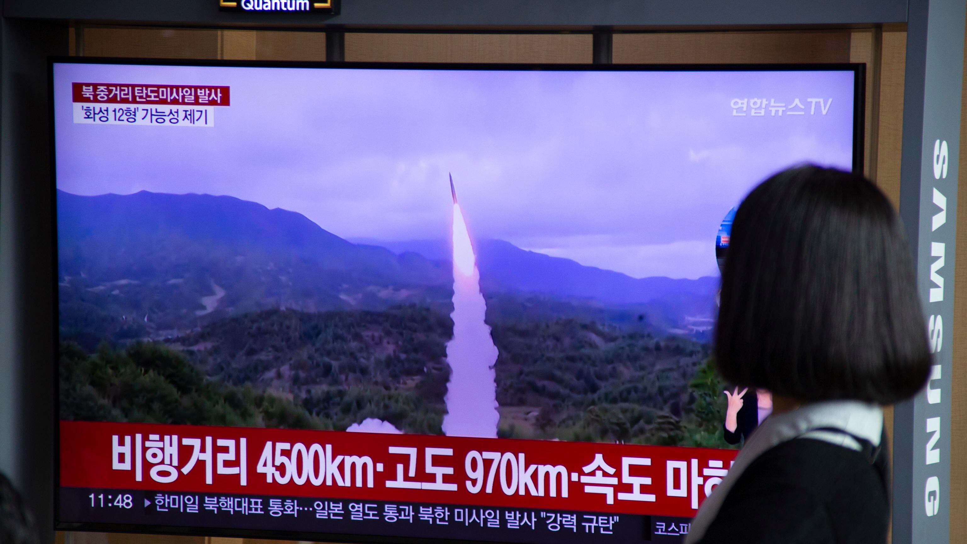La Corea del Nord alza la tensione: Kim lancia un nuovo "missile non identificato"
