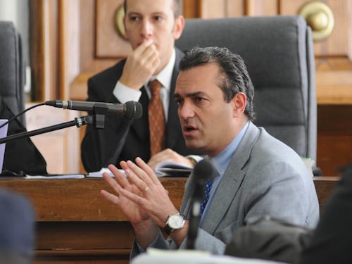 Hanno creato l'eroe De Magistris, adesso lo mollano