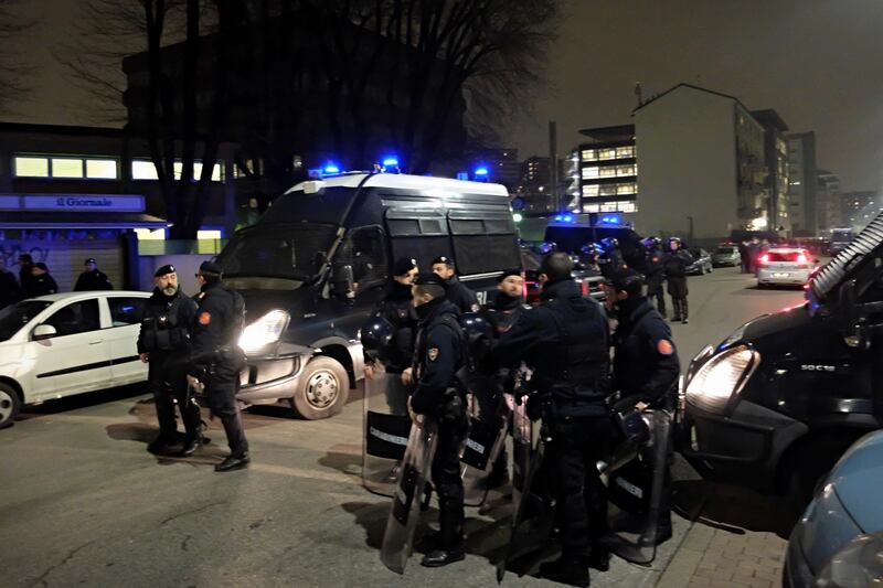 Milano, tensioni al convegno sulle foibe 6