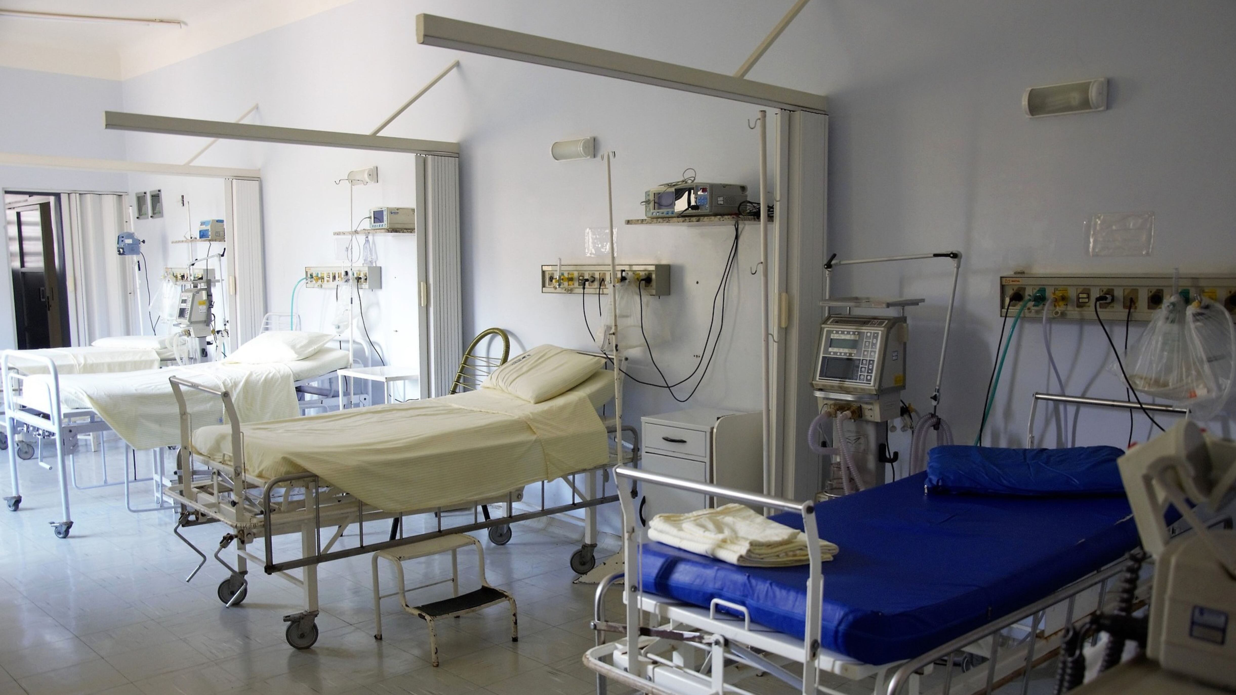 In attesa da 10 ore al pronto soccorso decide di andare via: 60enne muore a pochi passi dall'ospedale di Andria