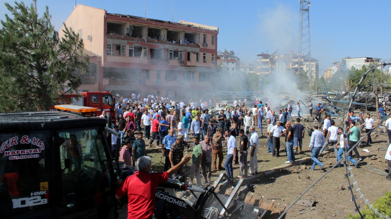 Turchia, 3 attacchi in meno di 24 ore. Militari e polizia nel mirino