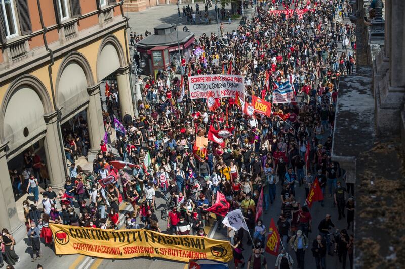 Manifestazione antifascista a Bologna per il 25 aprile 8