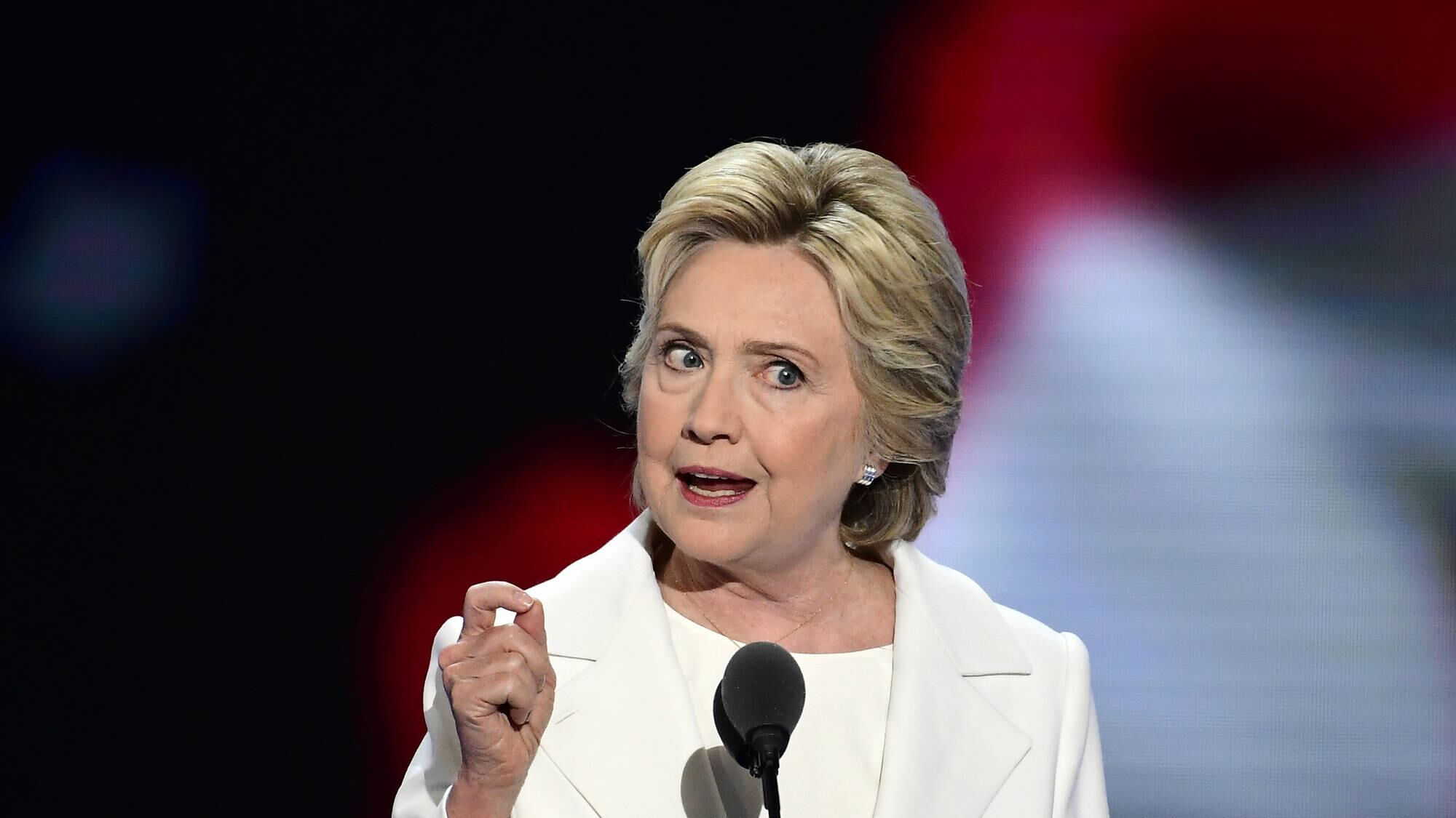 Il braccio destro della Clinton lascia il marito. Tutta colpa di diversi scatti osè