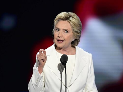 Il braccio destro della Clinton lascia il marito. Tutta colpa di diversi scatti osè