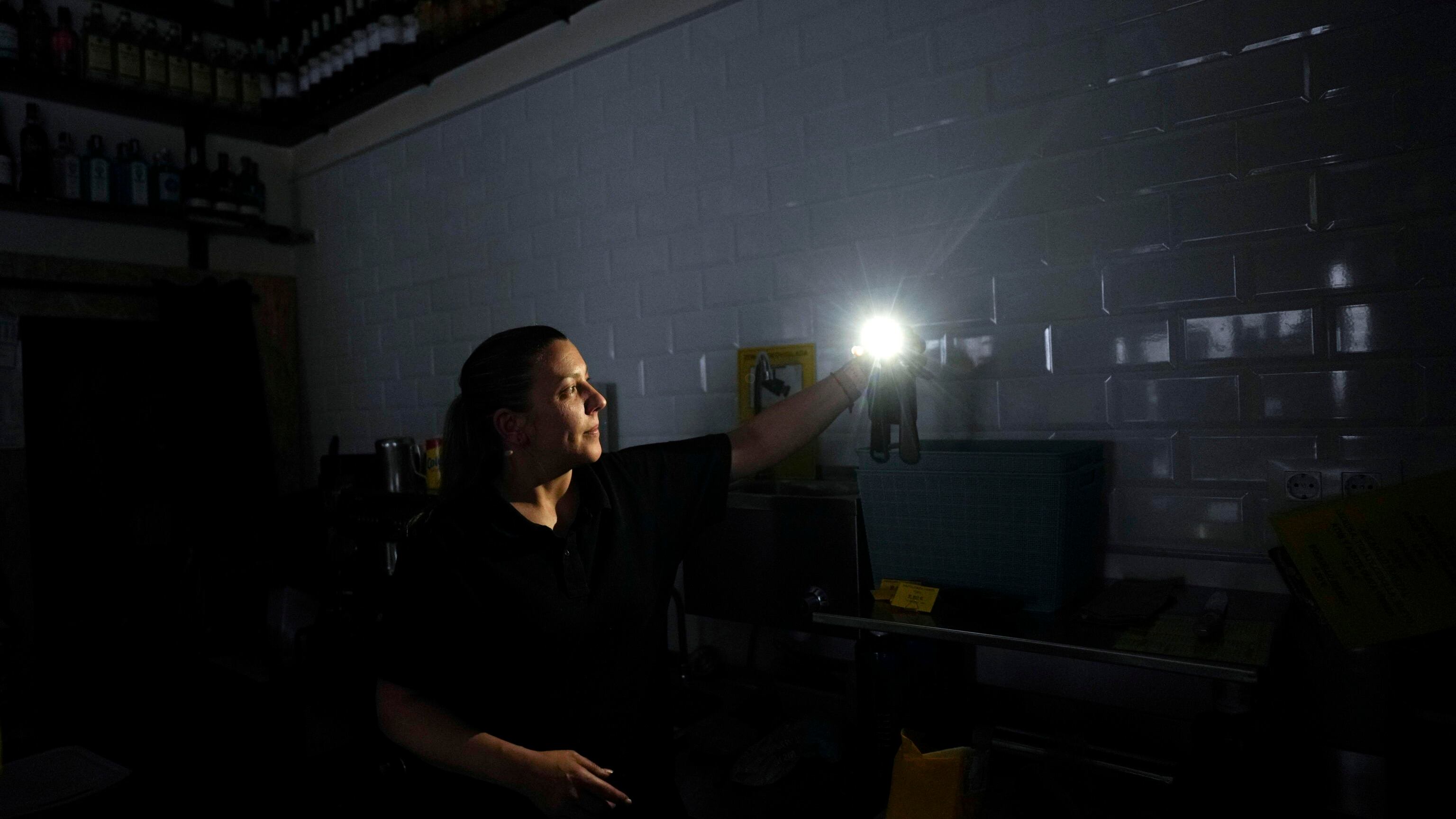 Blackout elettricità, cosa fare se accadesse anche in Italia?
