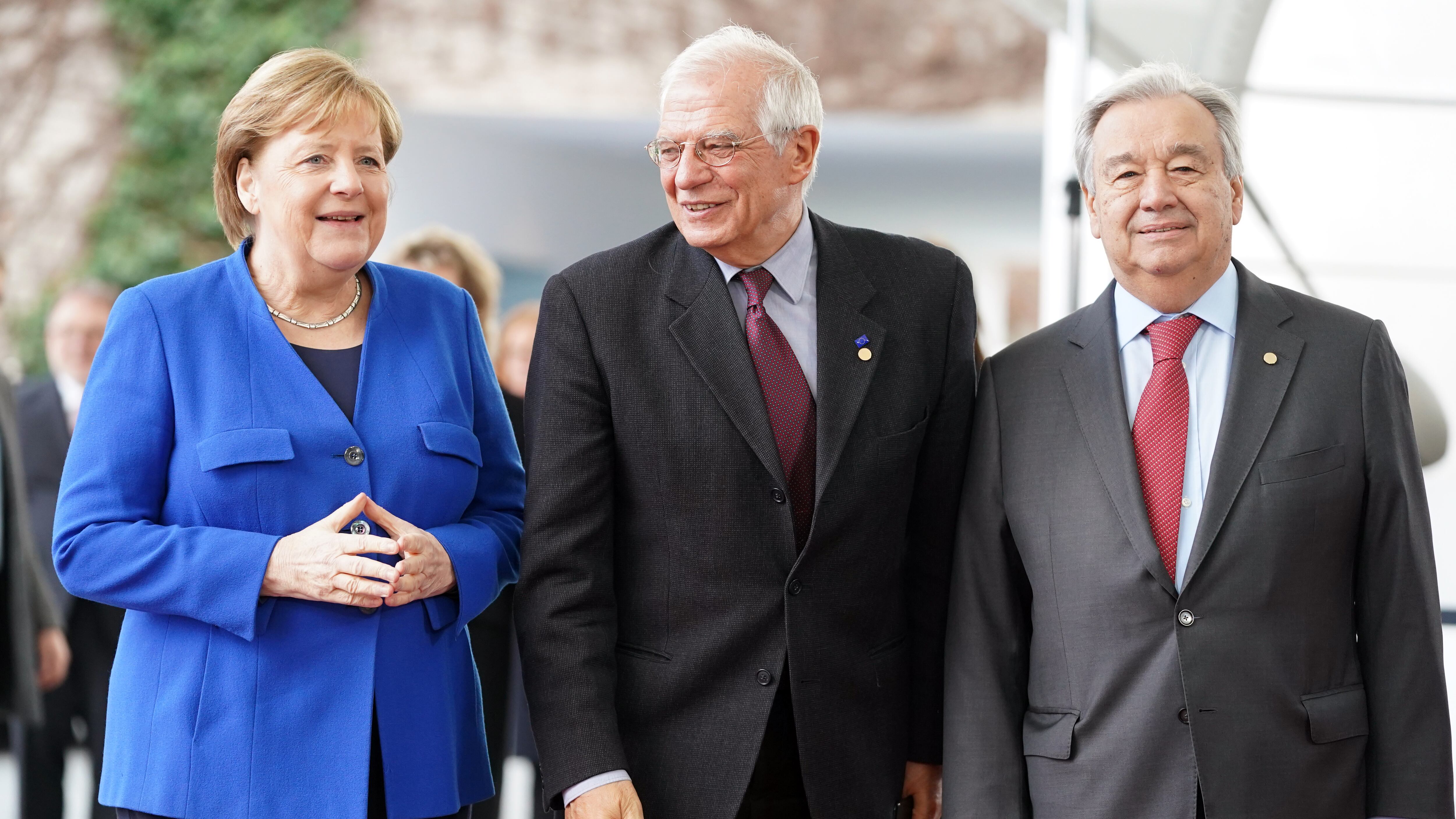 Farsa sventata. Merkel e Borrell non deporranno al processo
