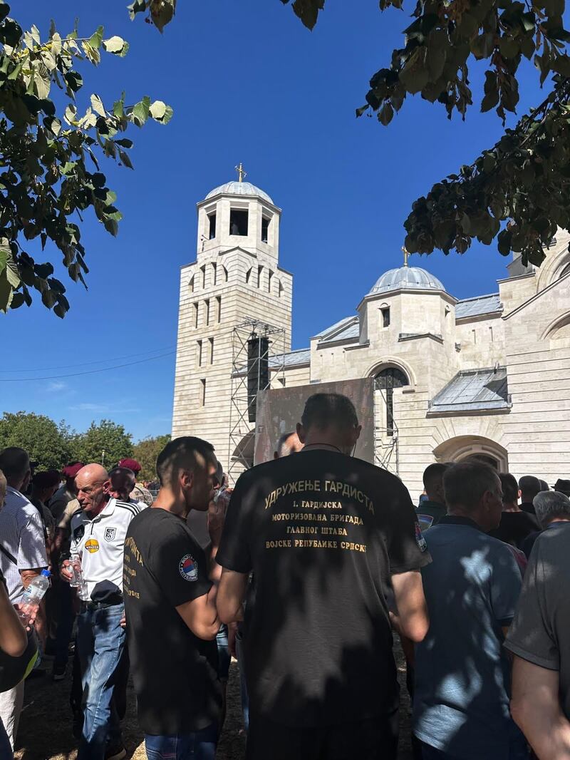 Le immagini inedite del funerale del generale