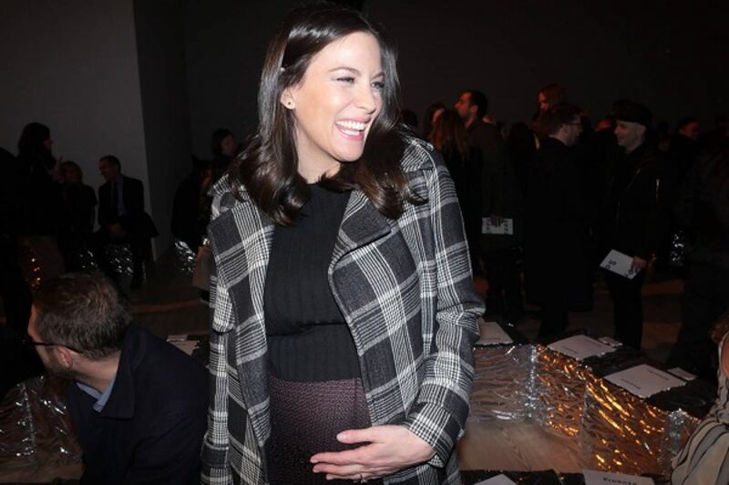Liv Tyler incinta sul red carpet agli Elle Style Awards: foto 15