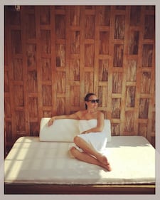 Camila Raznovich: topless sexy in barca 33