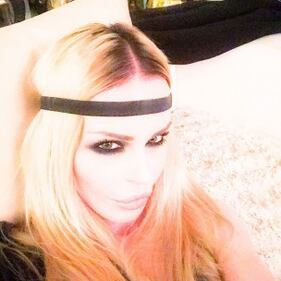 Nina Moric bionda 5