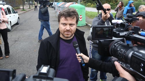 L'auto di Matteo Salvini distrutta dagli antagonisti 7