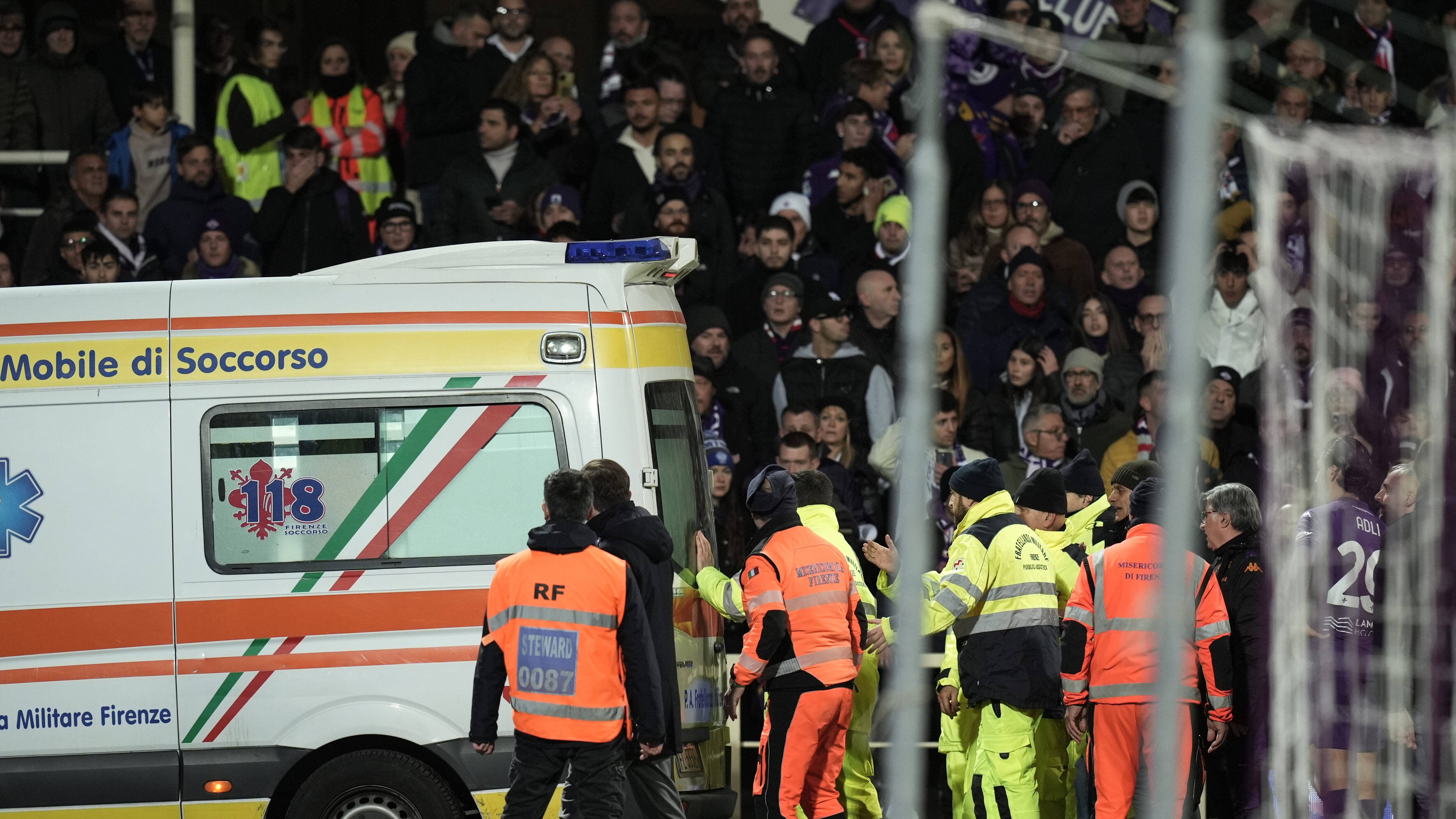 Fiorentina-Inter, Bove si accascia a terra. Partita rinviata