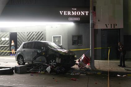 Auto sulla folla a Los Angeles 6