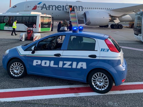 Allarme bomba, aereo atterra a Roma