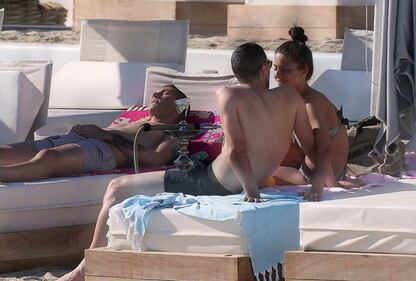 Mattia Destro e Ludovica Caramis: esplode la passione a Mykonos 6