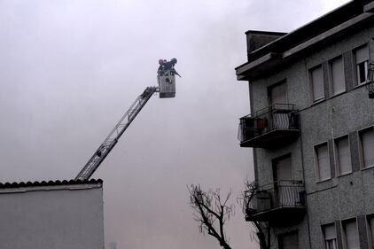 Cologno monzese, maxi-rogo in una cartiera 5